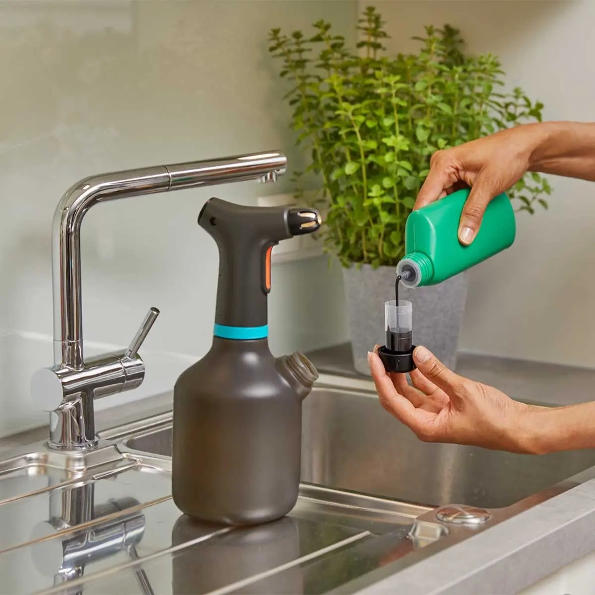 SPRAYFLASKE EASYPUMP 1L - Vandkander og sprayflasker - 4078500052375 - 4
