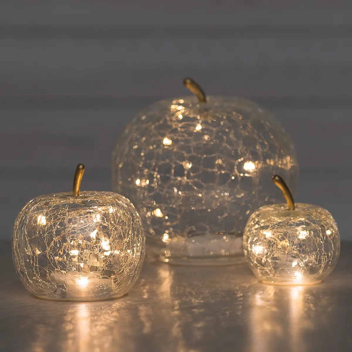 Glasboll med LED-lampor klar 15 cm - Dekorationsföremål - 6410416482767 - 3