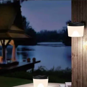 Udendørs væglampe Solar med sensor

Denne udendørs væglampe er ideel til montering ved hoveddøren, carporten eller terrassen. Lampen er udstyret med en kraftig solcellepanel samt en PIR-sensor, der registrerer bevægelse i en vinkel på 120° og op til 10 meter væk. Lyset tænder automatisk ved bevægelse i sensorfeltet, hvilket er praktisk ved hoveddøren eller indkørslen, hvor man ofte har armene fulde. Lampen er også ideel som velkomst- eller skræmmelys, der kan advare eventuelle ubudne gæster om, at der er opdaget.

Den kraftige solcellepanel sørger for, at batteriet bliver opladet selv på overskyede dage, og lampen kan derfor monteres, hvor der ikke er adgang til strøm. Lampen er udført i robust og vejrbestandigt plast, der kan modstå vind og vejr.

Produktinformation:


	Farve: Sort
	Materiale: Plast
	Spænding: 3,7 V
	Effekt: 2W
	Lumen: 400 lm
	IP-beskyttelse: IP44
	Batteri: 3,7V 2000mAh
	Solcellepanel: 5,5V 1,8W
	Opladningstid: 8-10 timer
	Arbejdstid: 12 timer - Solcellebelysning - 6418536027660 - 1