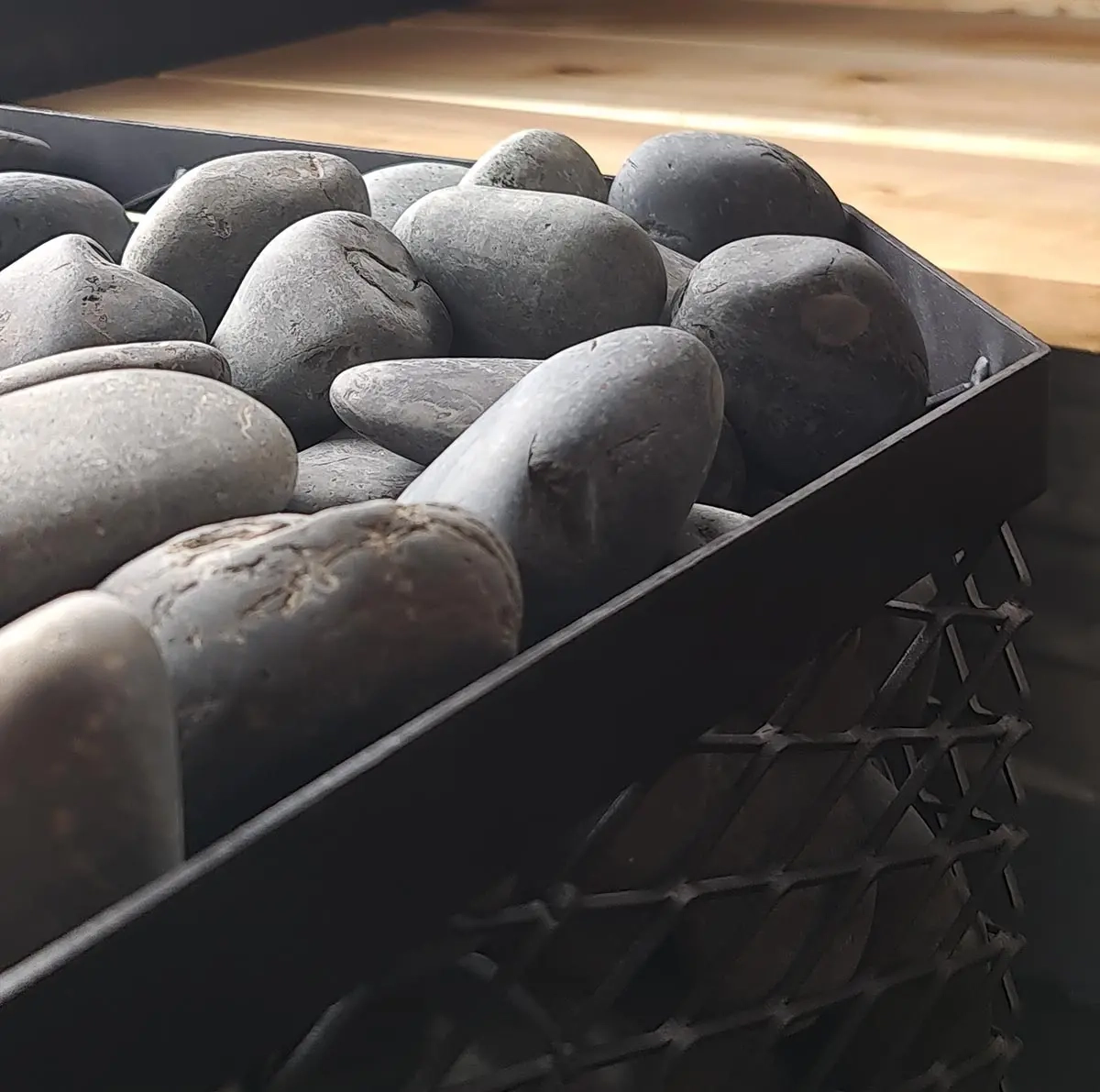 Bastustenar svarta 10 g 5–10cm - Bastustävor, bastuskopor och bastustenar - 6438168089997 - 2