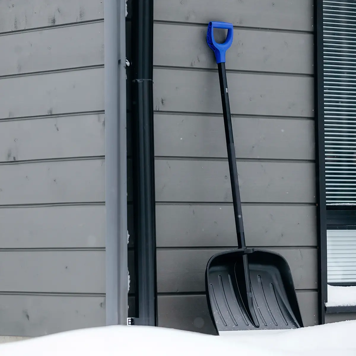 Sini Snöskyffel 148cm - Snöslädar, snöskyfflar och ishackor - 6423800030079 - 1