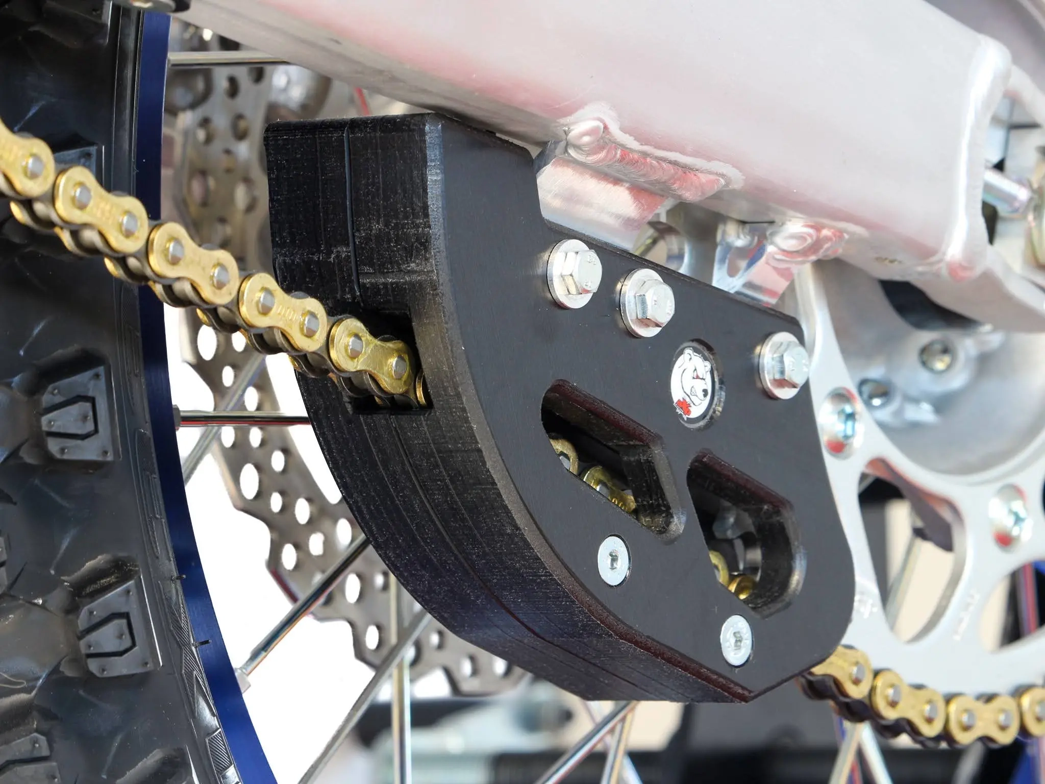 Kedjebeslag AXP Yamaha YZ/WR 23-24, svart - Kedjeguider för motocross och enduro - AX1717 - 1