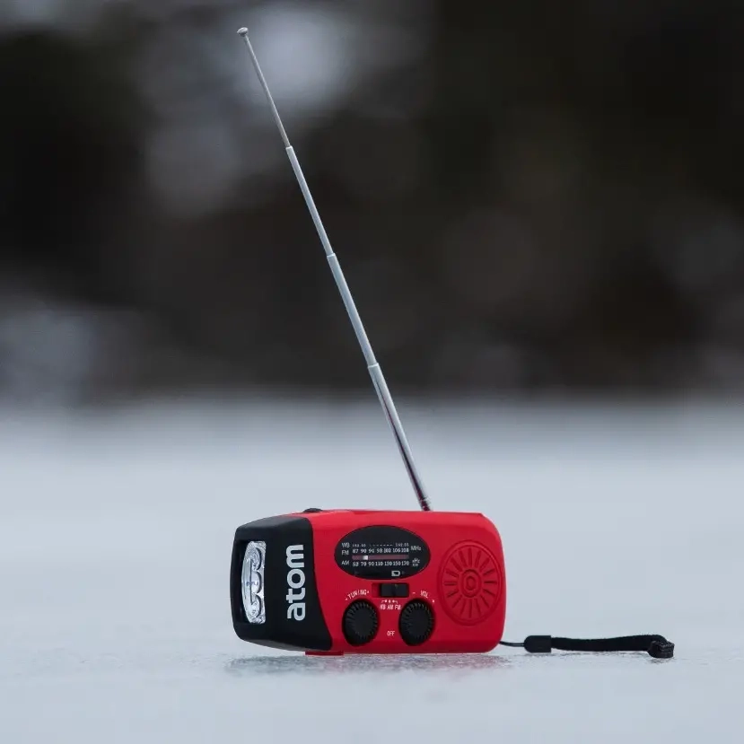 Nödradio med ljus och powerbank - Stereo och klockradio - 6410416269818 - 2