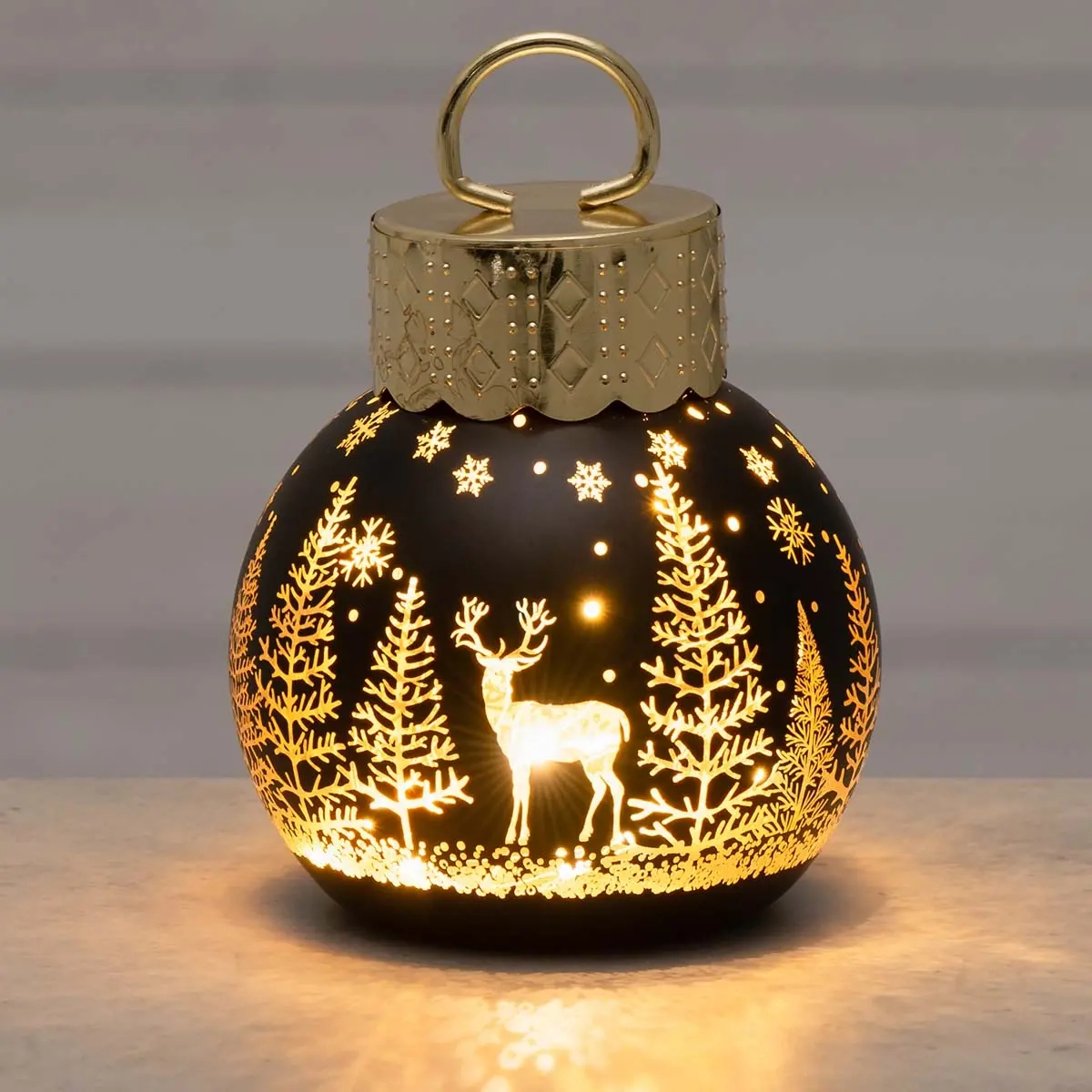 Julekugle med LED-lys Vinterforest 10 cm - Bord stearinlys dekorationer - 6410416504339 - 1