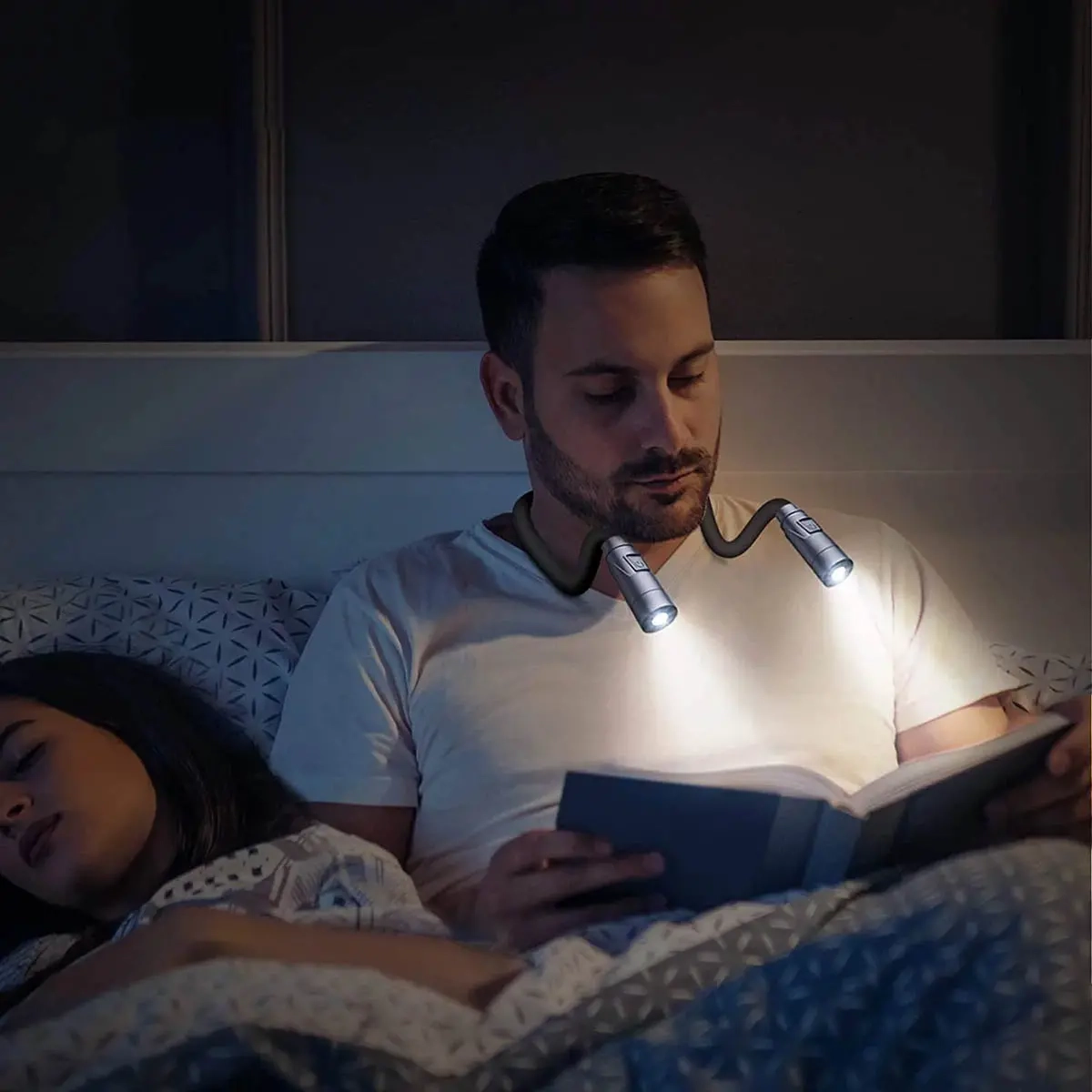 Læselampe til halsen led genopladelig Hyggebook - Natlys - 6438168113159 - 1