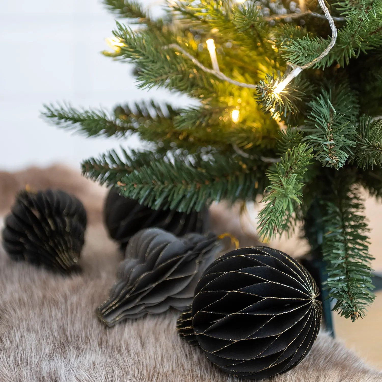 Pappersboll 10 cm svart 3 st - Julgranspynt - 6410416209500 - 1