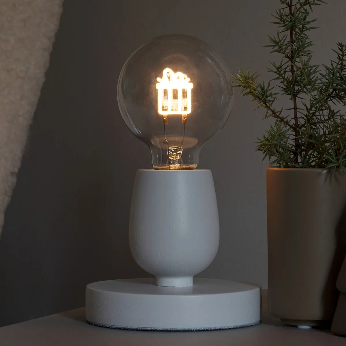 Bordsdekoration Present lampa 19,5cm med timer - Ljusdekorationer för bord - 7318301814206 - 0