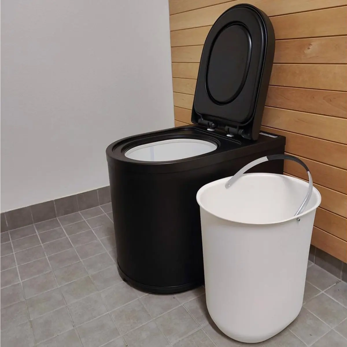 Frysende toilet Ekohytte Frost sort - Tørre toiletter og tilbehør - 6438014350530 - 2