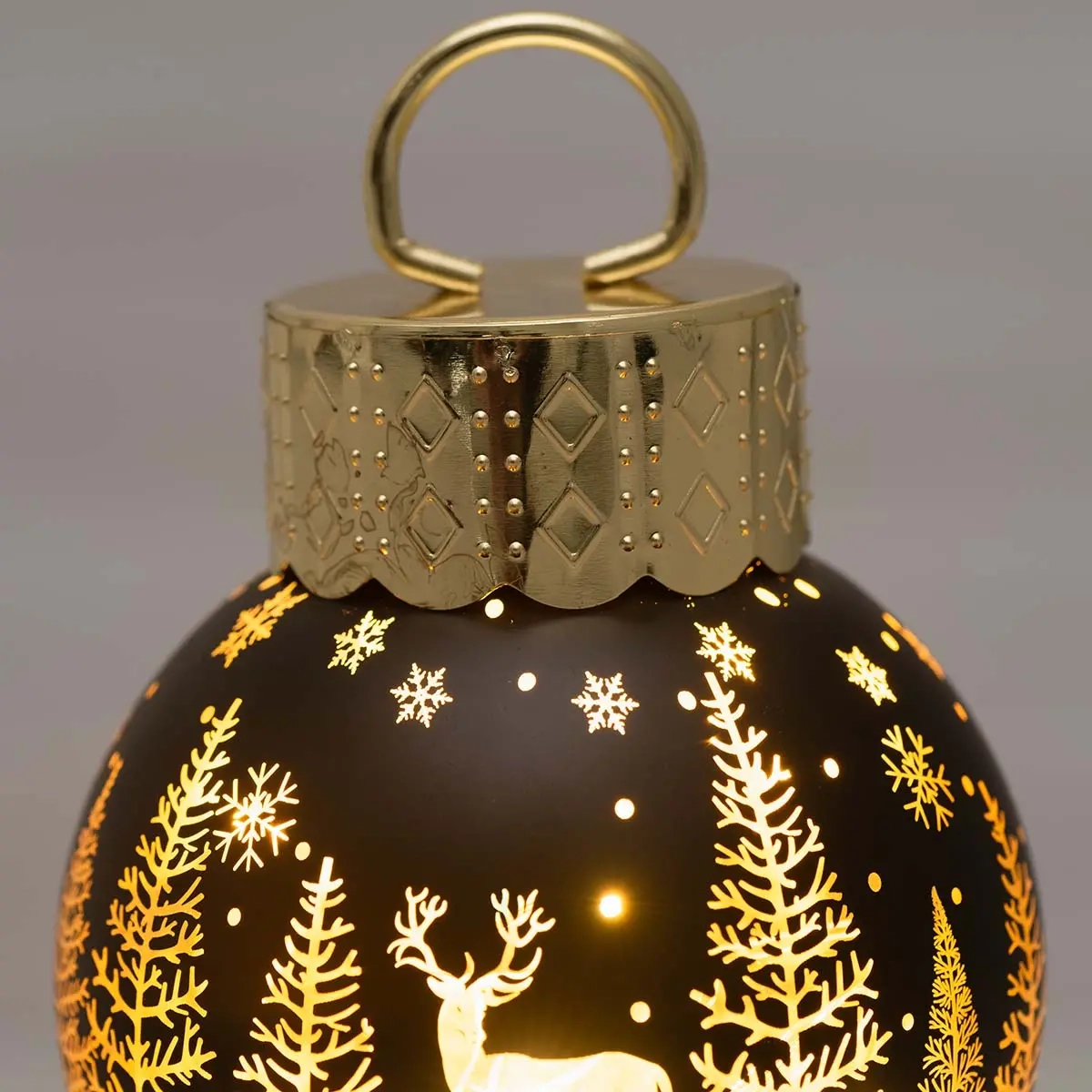 Julekugle med LED-lys Vinterforest 10 cm - Bord stearinlys dekorationer - 6410416504339 - 2