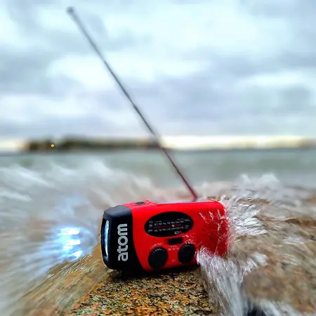 Nødradio med lys og powerbank - Stereo og clockradio - 6410416269818 - 1